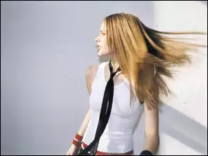 Avril Lavigne, Czarny Krawat