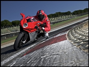Torowe, MV Agusta F4, Opony