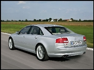 Audi S8