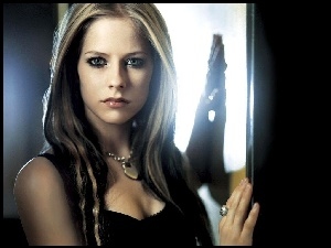 Avril Lavigne, Czarnaa Sukienka