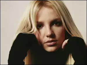 Czarny Golf, Britney Spears, Buzia
