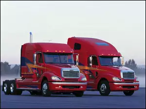 Czerwone Ciągniki Freightliner