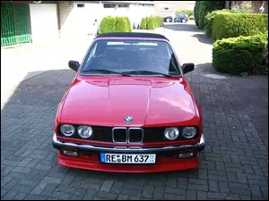 E30, przód, czerwona