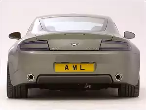 Aston Martin V8 Vantage, Tył