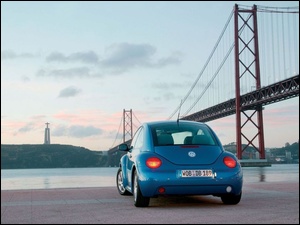 Most, Niebieski New Beetle, Nabrzeże
