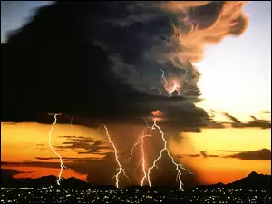 Miasto, Burza, Pioruny