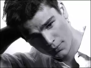 Josh Hartnett, ciemne włosy