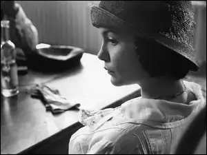 czapka, Audrey Tautou, biała koszula