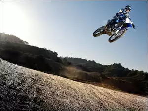 Zawieszenie, Yamaha YZ 250, Skok