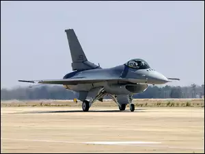 Odrzutowiec, Lotniska, F-16, Płyta