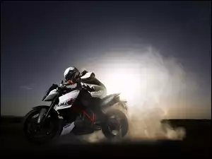 Gumę, KTM 990 Super Duke R, Pali