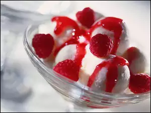 Pucharek, Maliny, Lody, Sos