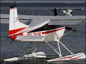 Cessna 185, Wodzie, Wodnosamolot, Na