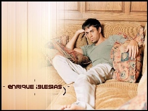 Poduszki, Enrique Iglesias, Kanapa