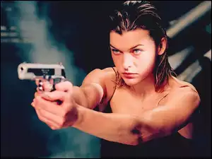 Milla Jovovich, Pistolet