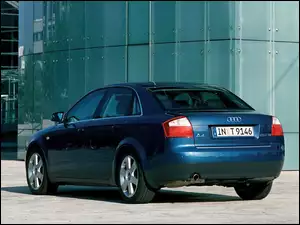 Audi A4, Sedan