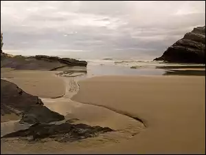 Kamienie, Morze, Brzeg