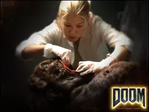 potwór, Doom, Rosamund Pike