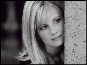 Monica Potter, Blondynka