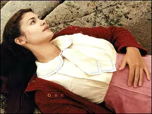 różowa spódnica, Audrey Tautou, biała bluzka