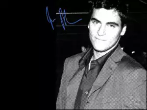 Joaquin Phoenix, szary strój