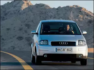 Audi A2, Przód