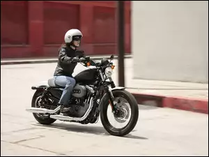 Harley Davidson XL1200N Nightster, Motocyklistka