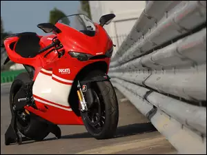 Torowe, Ducati Desmosedici RR, Opony