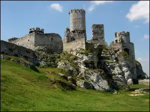 Tamerl, Ogrodzieniec, Zamek