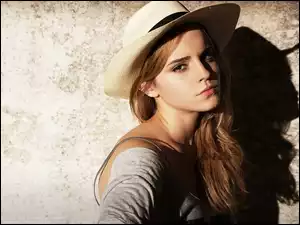 Spojrzenie, Emma Watson, Kapelusz