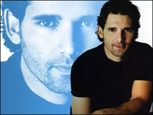 Eric Bana, czarna koszulka