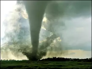 Tornado, Pole