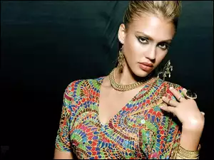 Jessica Alba, Kolczyki