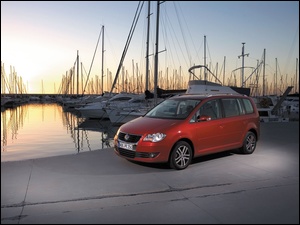 Jachtowa, Volkswagen Touran, Przystań