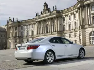 Lexus LS 600H