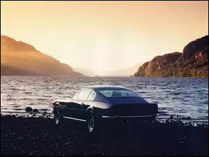 Aston Martin V8, Zatoka
