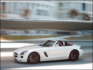 Kobieta, Mercedes-Benz SLS Roadster, AMG