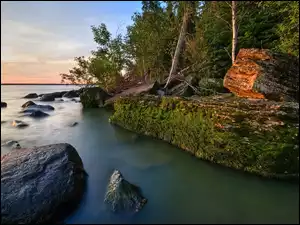 Jezioro, Skały