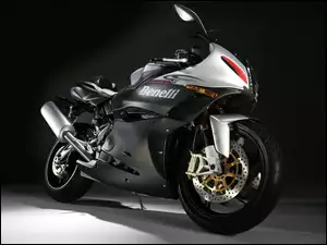 Przednia, Benelli Tornado TRE 1130, Tarcza