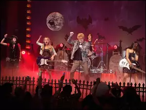 Adam Hicks, Blake Michael, Bridgit Mendler, Hayley Kiyoko