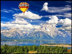 Balon, Góry, Jezioro
