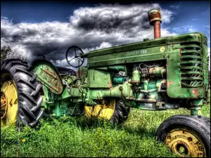 Trawa, Traktor, Chmury