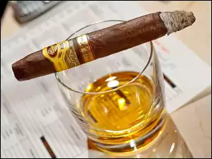 Cygaro, Szklaneczka, Whisky