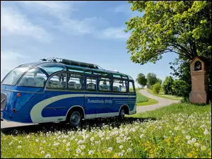Autobus, Kapliczka, Droga, Łąka