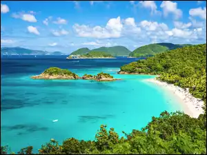 Wyspa, Plaża, Chmury, Morze, Niebo, Drzewa, Góry