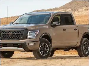 Nissan Titan Pro 4x rocznik 2020