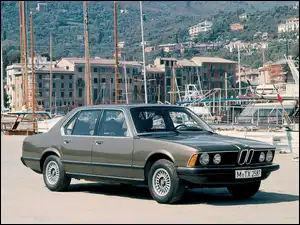 światła, maska, koła , BMW E23, opony