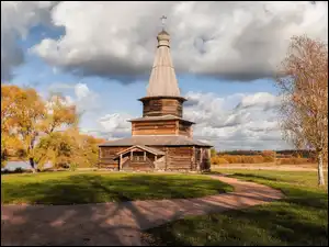 Wniebowzięcia Najświętszej Marii Panny, Drzewa, Rosja, Kościół, Obwód nowogrodzki, Wieś Kuritsko, Jesień