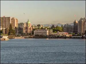 Widok z morza na miasto Victoria na wyspie Vancouver