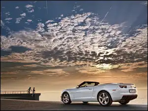 Morze, Turyści, Camaro, Chevrolet, Chmury